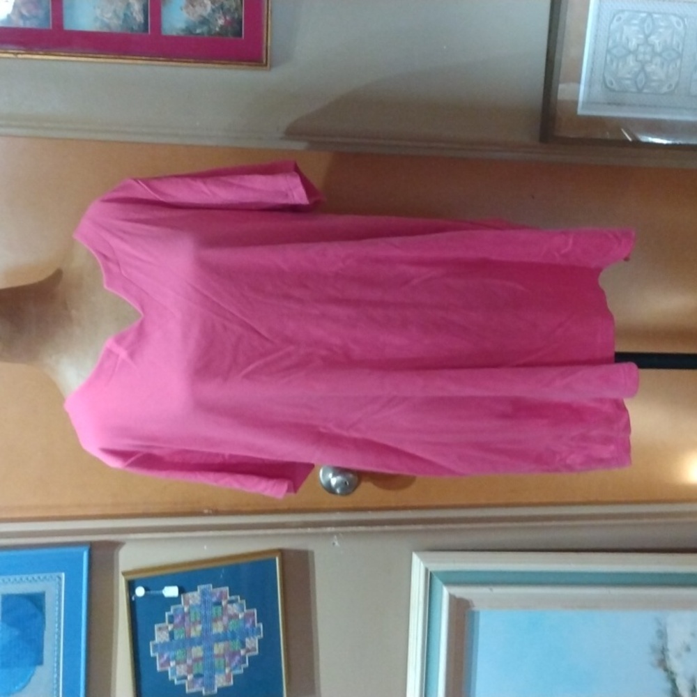 Roman's tee top